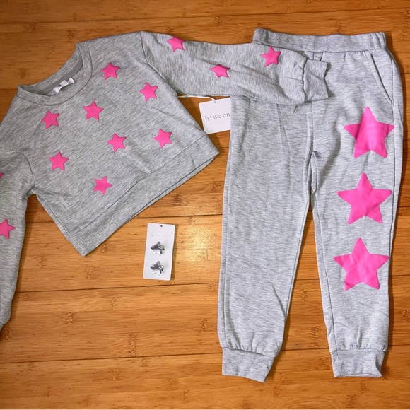 NWT Girls Size 5 Pink & Gray Stars Sweats Outfit - Crewneck Top & Joggers Pants - Picture 2 of 2